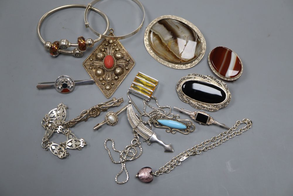 A group of modern jewellery including silver bangle, sterling Scottish hardstone brooch and other items.